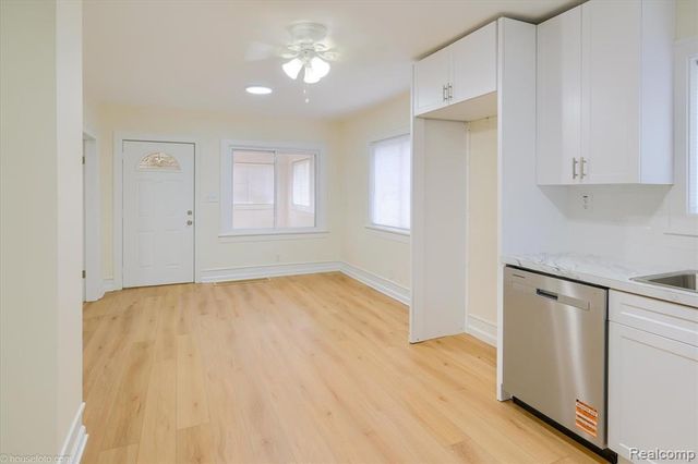 2127 Kenneth Street, Burton, MI 48529
