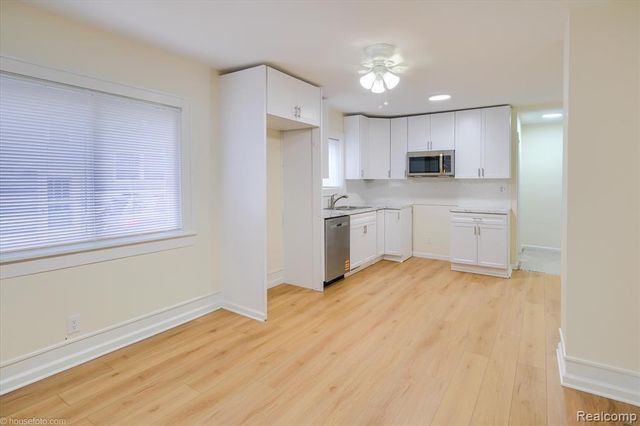 2127 Kenneth Street, Burton, MI 48529