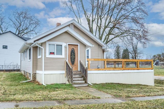 2127 Kenneth Street, Burton, MI 48529