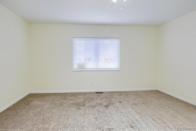 2127 Kenneth Street, Burton, MI 48529