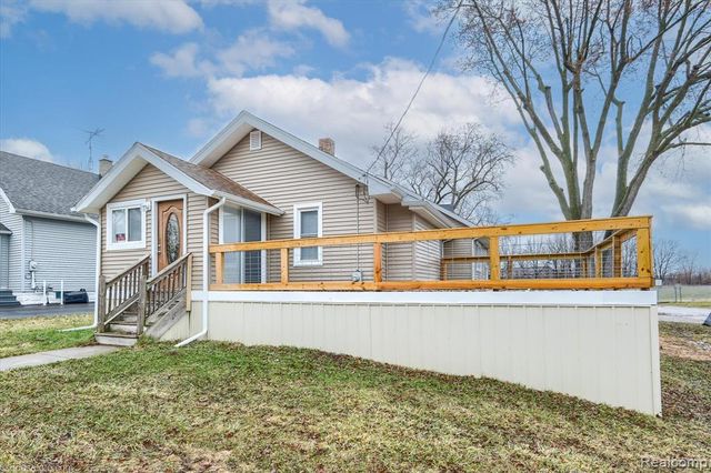 2127 Kenneth Street, Burton, MI 48529