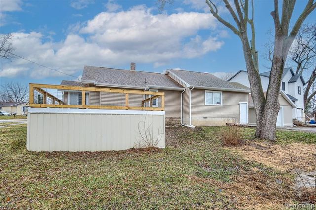 2127 Kenneth Street, Burton, MI 48529