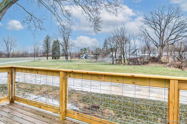 2127 Kenneth Street, Burton, MI 48529