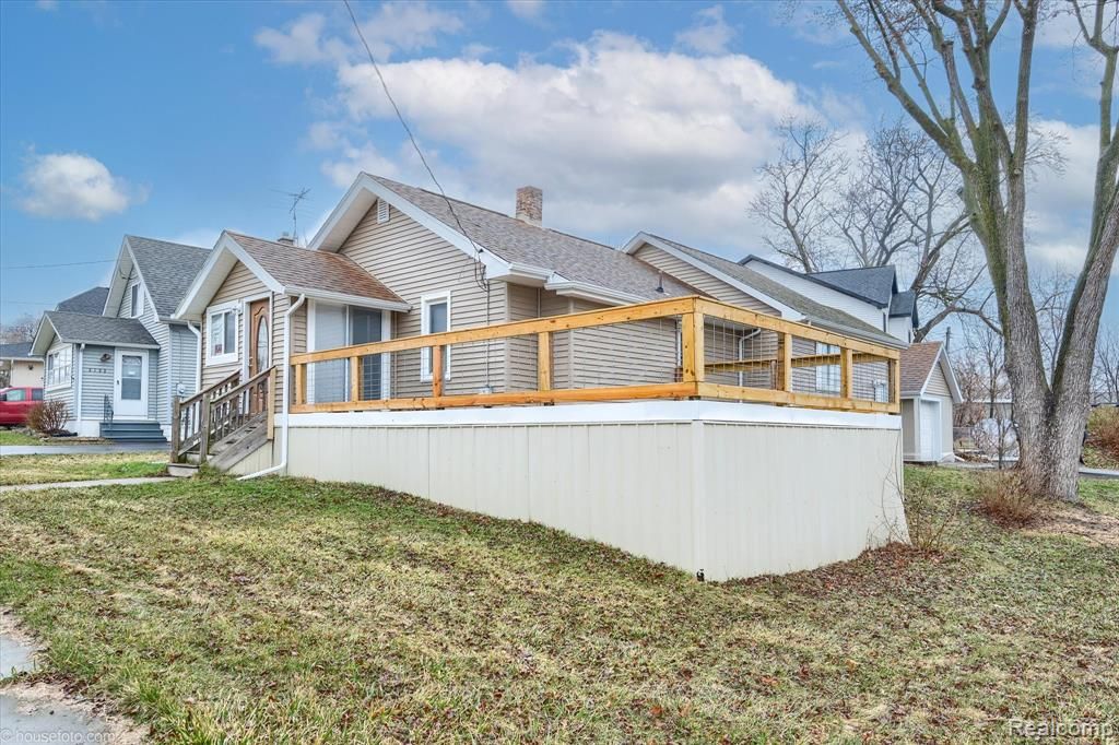 2127 Kenneth Street, Burton, MI 48529