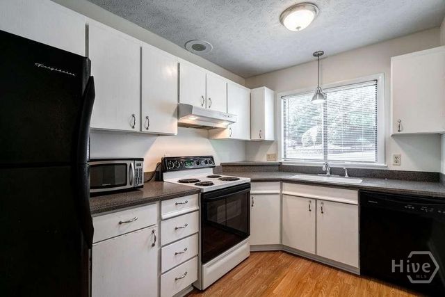 108 Fernbanks Court, Athens, GA 30605