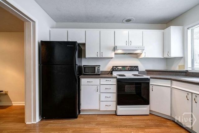 108 Fernbanks Court, Athens, GA 30605