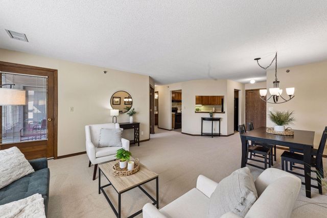 3801 W 98th Street 306, Bloomington, MN 55431