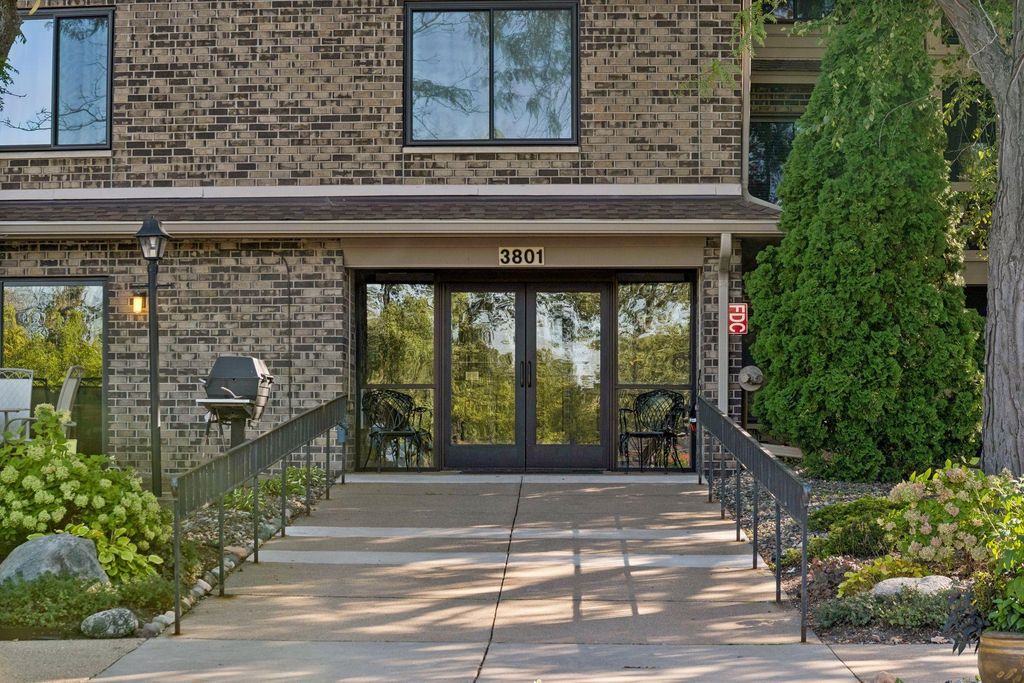 3801 W 98th Street 306, Bloomington, MN 55431