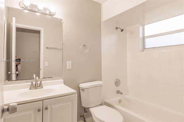 3140 NE 10th Ter, Pompano Beach, FL 33064