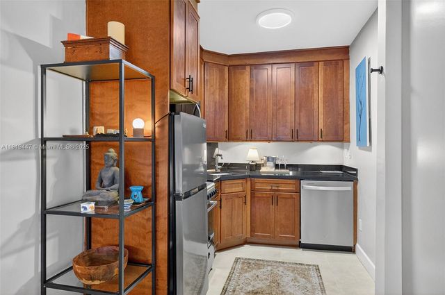 2445 Lake Pancoast Dr 4, Miami Beach, FL 33140