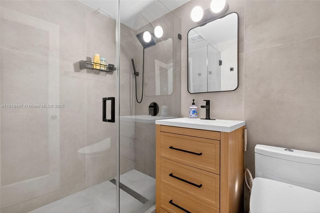 2445 Lake Pancoast Dr 4, Miami Beach, FL 33140