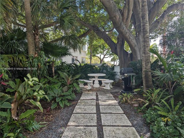 2445 Lake Pancoast Dr 4, Miami Beach, FL 33140