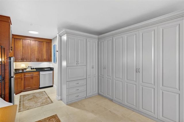 2445 Lake Pancoast Dr 4, Miami Beach, FL 33140