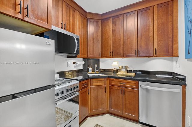 2445 Lake Pancoast Dr 4, Miami Beach, FL 33140