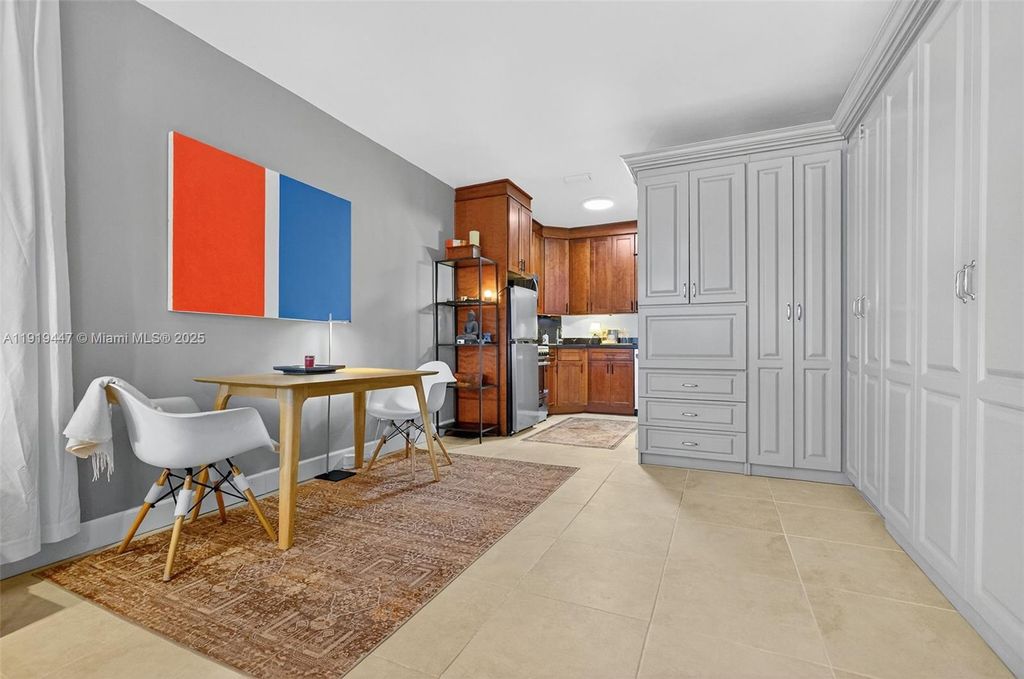 2445 Lake Pancoast Dr 4, Miami Beach, FL 33140