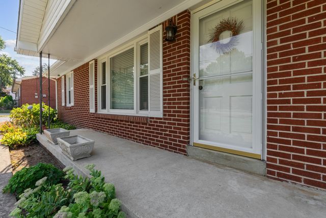 209 Oak Dr, Franklin, TN 37064