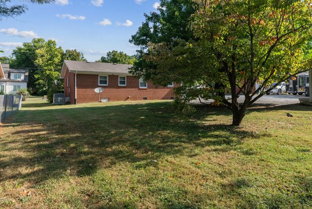 209 Oak Dr, Franklin, TN 37064