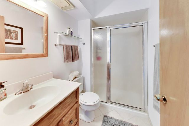 900 S River Road 4B, Des Plaines, IL 60016
