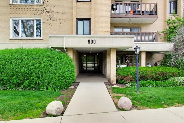 900 S River Road 4B, Des Plaines, IL 60016