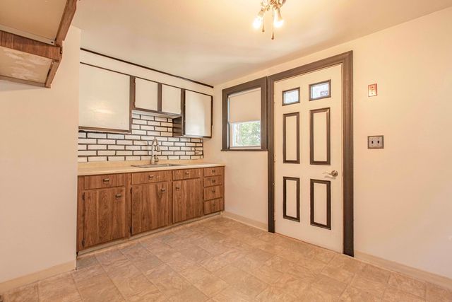 122 Algonquin St, Brockton, MA 02302