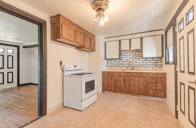122 Algonquin St, Brockton, MA 02302