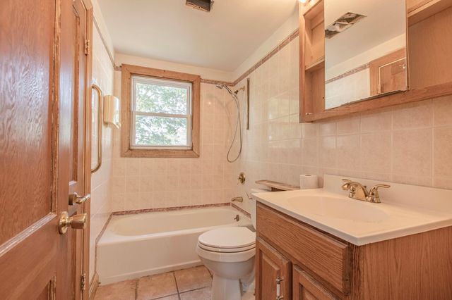 122 Algonquin St, Brockton, MA 02302