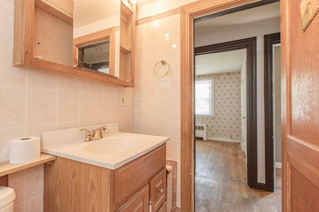 122 Algonquin St, Brockton, MA 02302