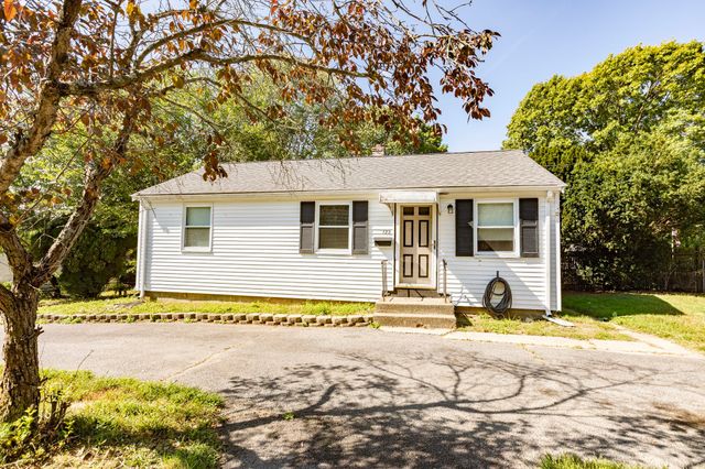 122 Algonquin St, Brockton, MA 02302