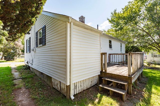 122 Algonquin St, Brockton, MA 02302
