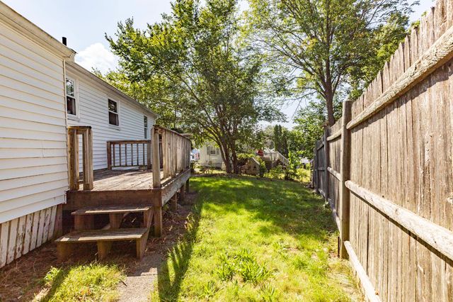 122 Algonquin St, Brockton, MA 02302