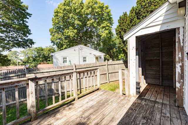 122 Algonquin St, Brockton, MA 02302