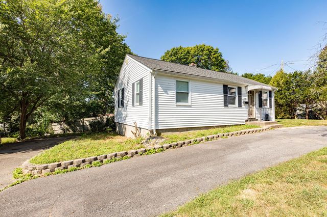122 Algonquin St, Brockton, MA 02302