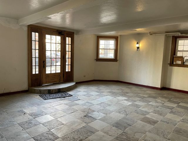 2625 W Greenleaf Avenue, Chicago, IL 60645