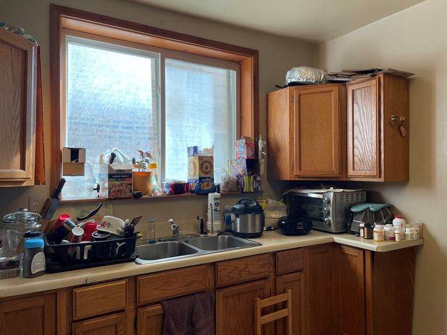 2625 W Greenleaf Avenue, Chicago, IL 60645