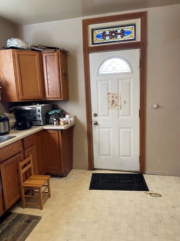 2625 W Greenleaf Avenue, Chicago, IL 60645