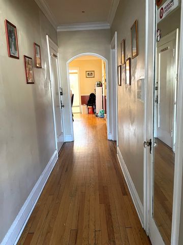 2625 W Greenleaf Avenue, Chicago, IL 60645