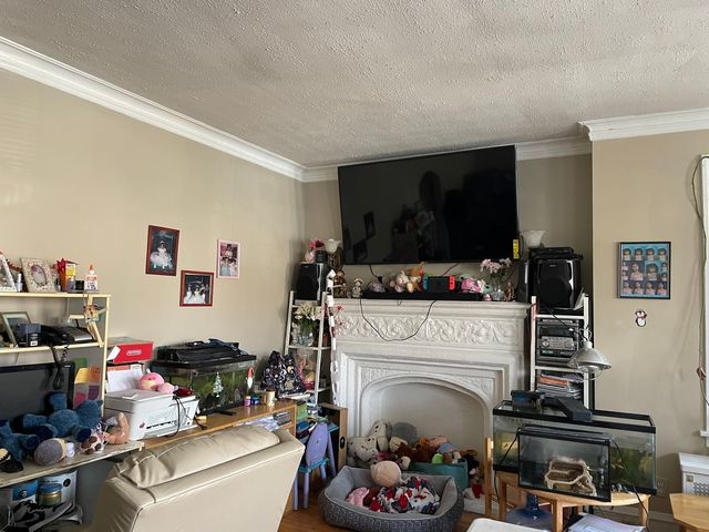 2625 W Greenleaf Avenue, Chicago, IL 60645