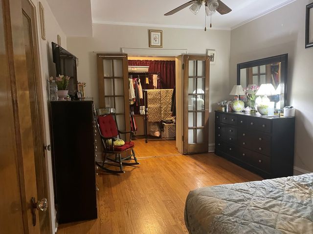 2625 W Greenleaf Avenue, Chicago, IL 60645