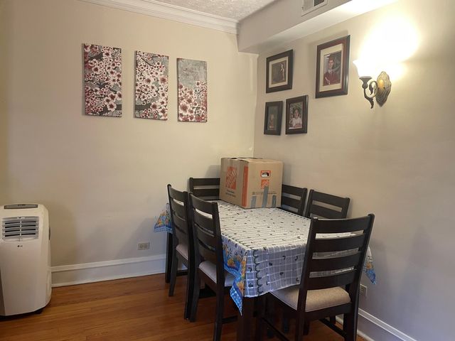 2625 W Greenleaf Avenue, Chicago, IL 60645