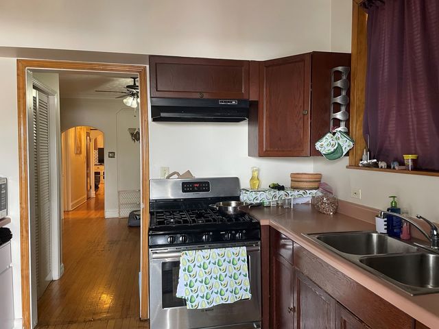2625 W Greenleaf Avenue, Chicago, IL 60645