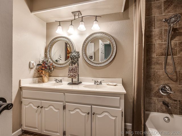 606 NW 9th Street, Wagoner, OK 74467