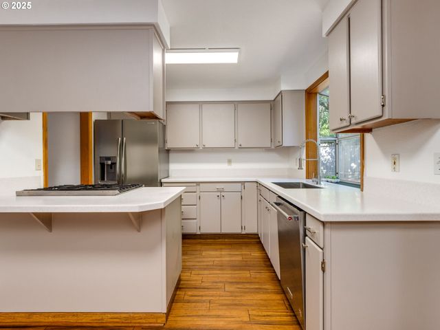 9219 Sw DAVIES Rd, Beaverton, OR 97008