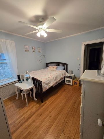 5910 N Campbell Avenue, Chicago, IL 60659