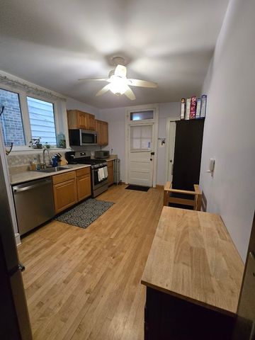 5910 N Campbell Avenue, Chicago, IL 60659