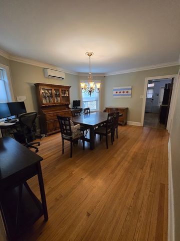 5910 N Campbell Avenue, Chicago, IL 60659