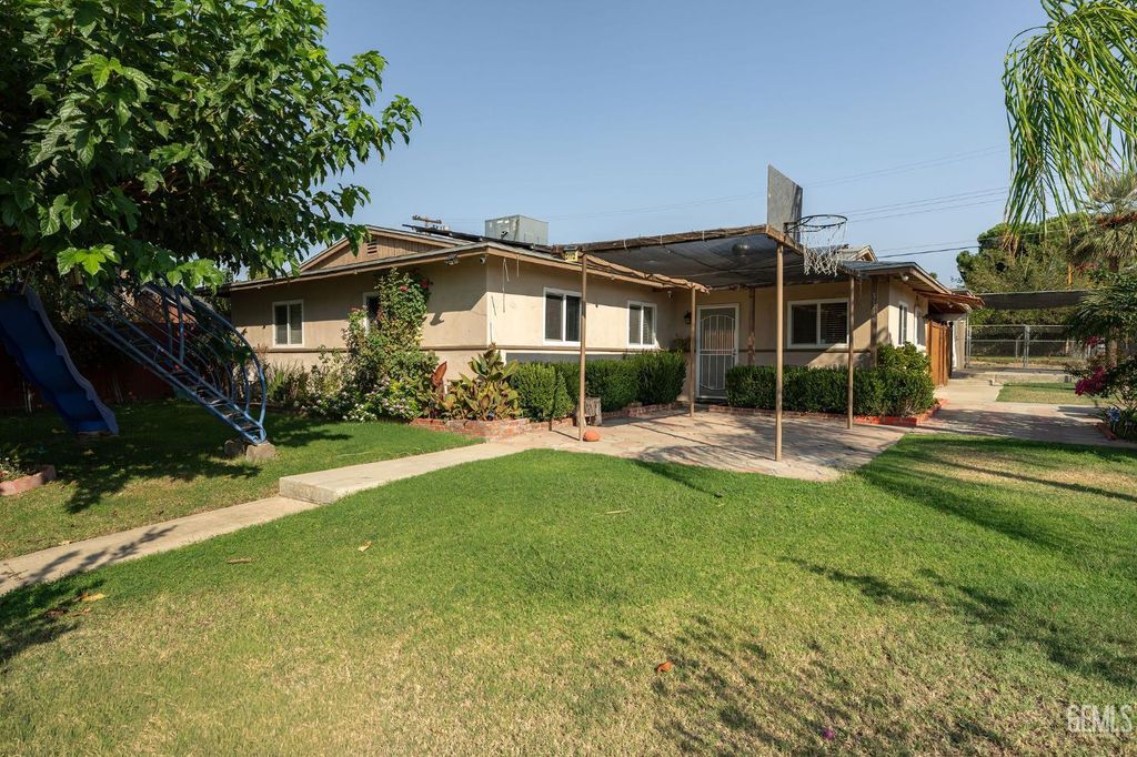 3112 Lexington Avenue, Bakersfield, CA 93306