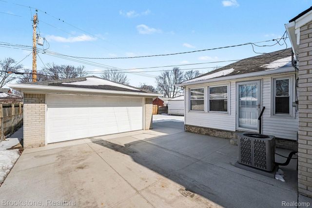 29646 Robert Drive, Livonia, MI 48150