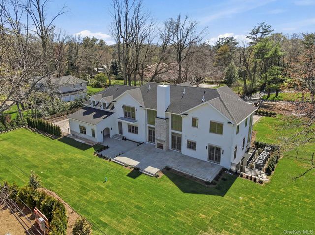 25 W Creek Farms Road, Sands Point, NY 11050