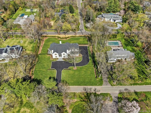 25 W Creek Farms Road, Sands Point, NY 11050