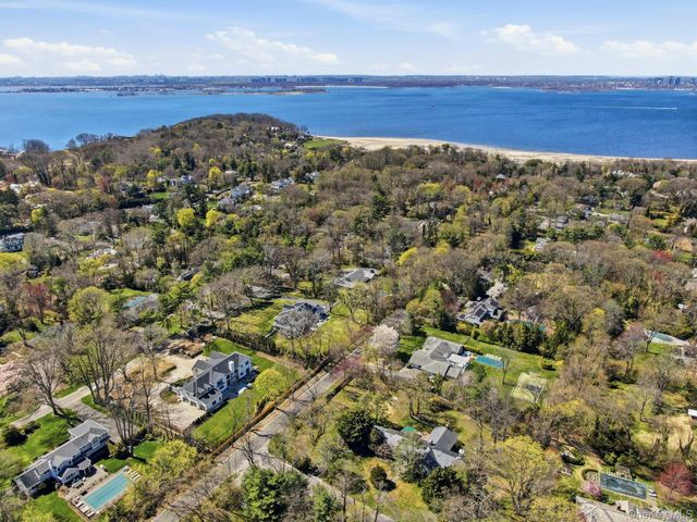 25 W Creek Farms Road, Sands Point, NY 11050
